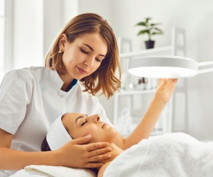 TOP DERMATOLOGIST IN MUMBAI | MYRAH WELLNESS